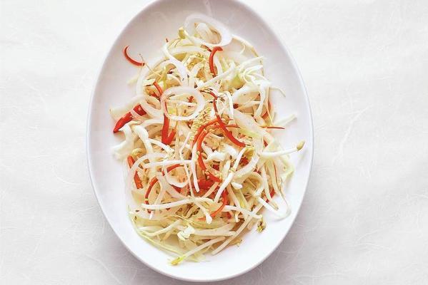 spicy bean sprouts salad with sesame