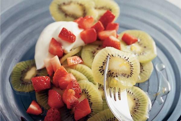 kiwi-strawberry salad