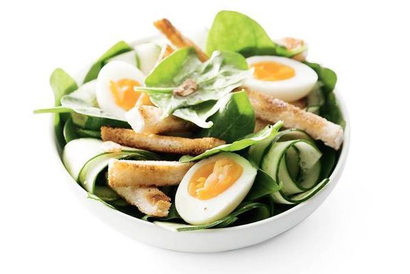 spinach salad with cucumber