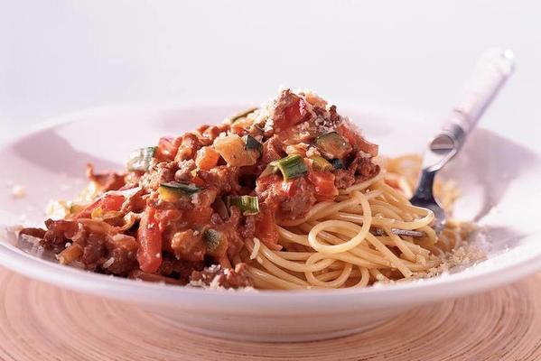 spaghetti with creamy pesto sauce