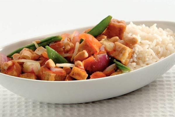 crispy tofu with vegetables and cashew nuts