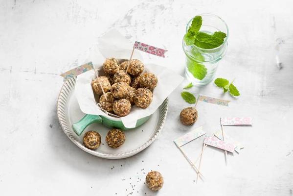 energyballs with lime and ginger from ella mills