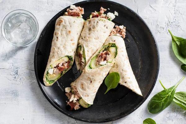 wraps with tuna, spinach and sundried tomatoes