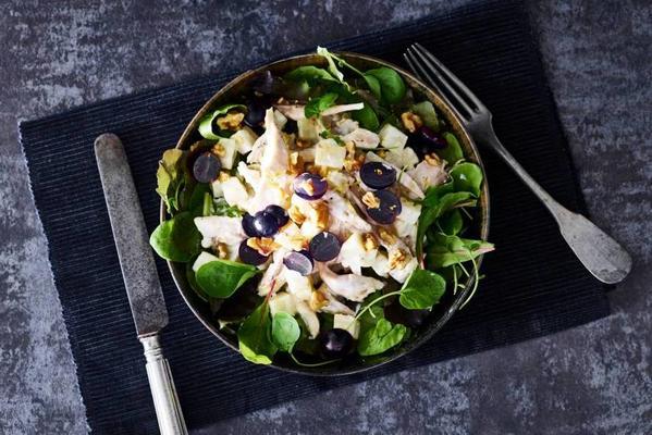 salad of picked chicken with walnuts and grapes
