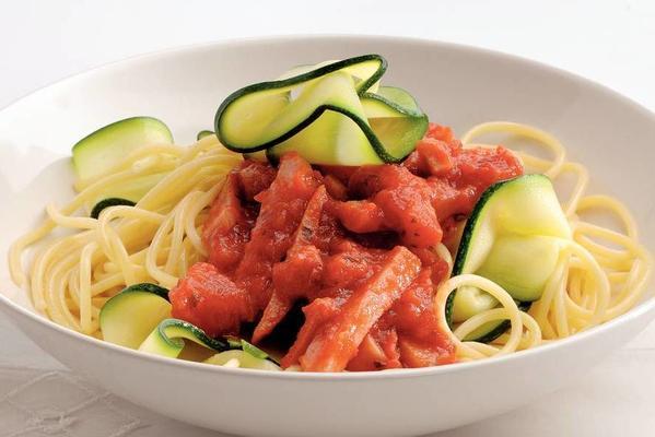 spaghetti with zucchini and tomato-ham sauce