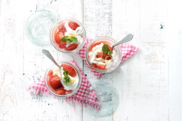 mint-tea with strawberries