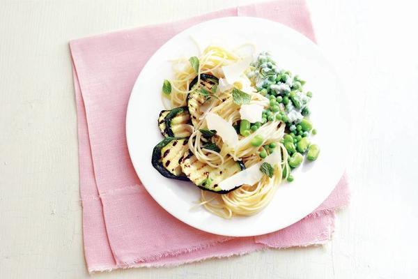 spaghettini with green vegetables