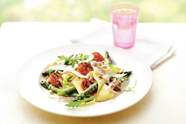 pappardelle with green asparagus and ham