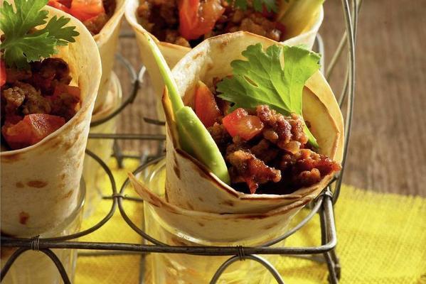 tortilla horns with spicy mince