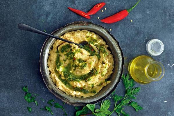 hummus with spicy herb oil