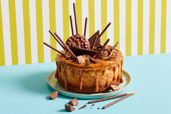 peanut butter-snickers cheesecake