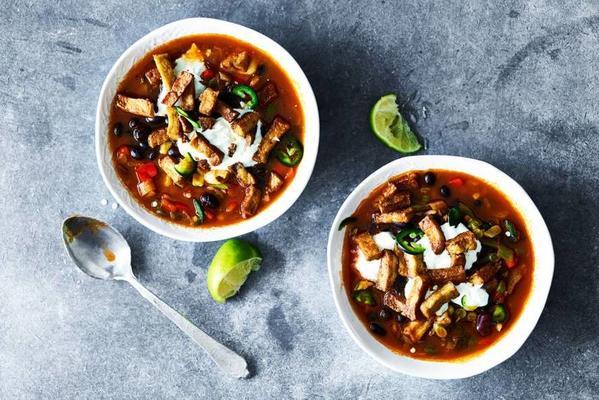 Mexican bean soup with crispy, smoked tofu soups