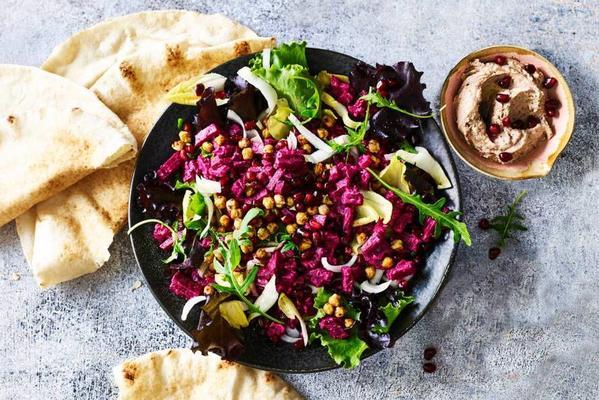 beetroot salad with fig currant hummus and chickpeas