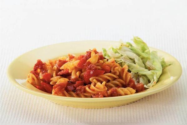 spicy fusilli with paprika and ham