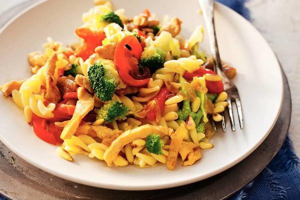 fusilli with chicken and grilled peppers
