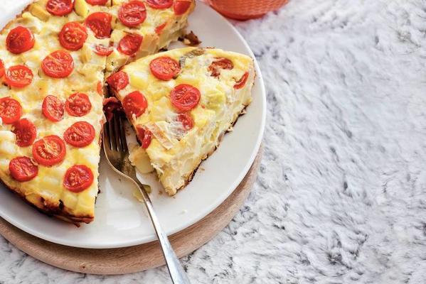 potato omelette with tomatoes