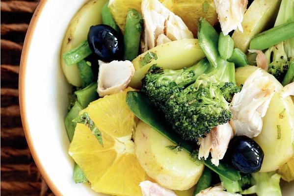 green vegetables with mackerel and orange