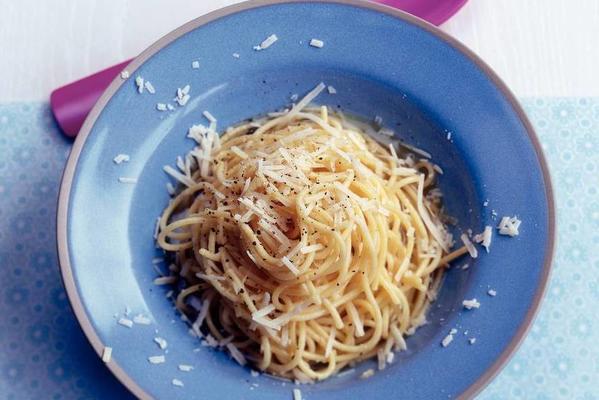 spaghetti with butter and parmesan