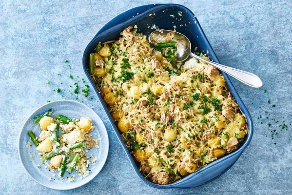 casserole with potatoes, green beans and tuna