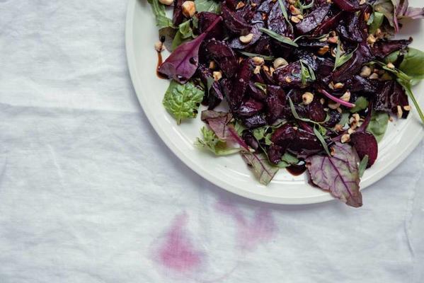 salad with roasted beets, balsamic vinegar and hazelnuts
