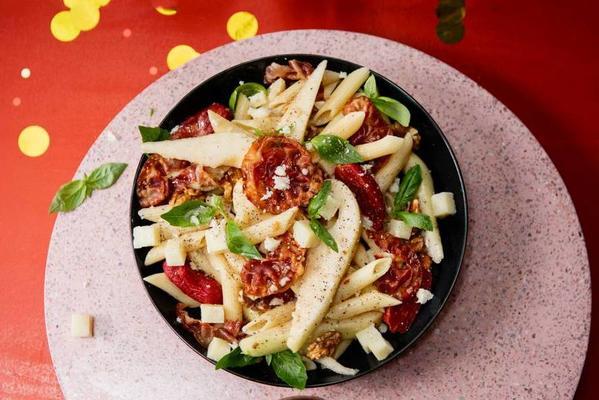 salad with penne rigate, pear and pancetta