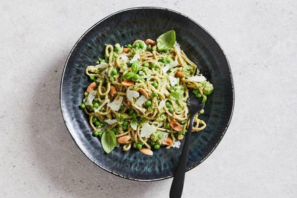 wholemeal linguine with zucchini pesto