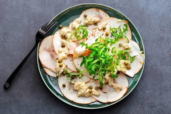 pollo tonnato with rocket and capers