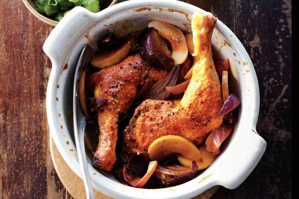 chicken with red onion, apple and mustard