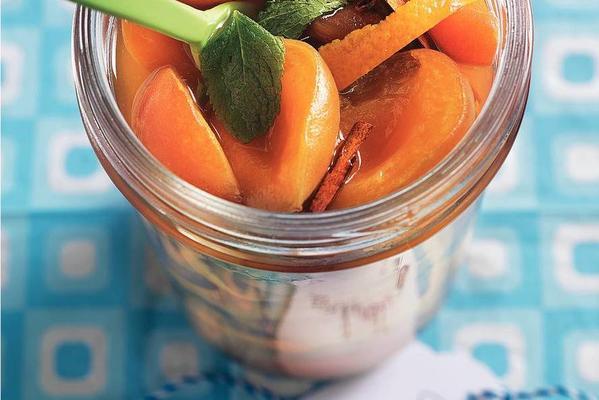 apricots with mint, cinnamon and orange