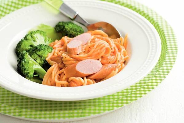 creamy spaghetti with sausage and broccoli