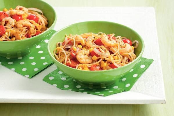 spaghetti with spicy shrimps and tomatoes