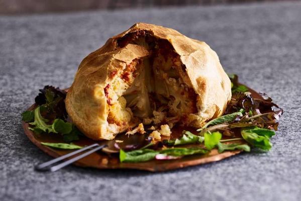 whole cauliflower in puff pastry