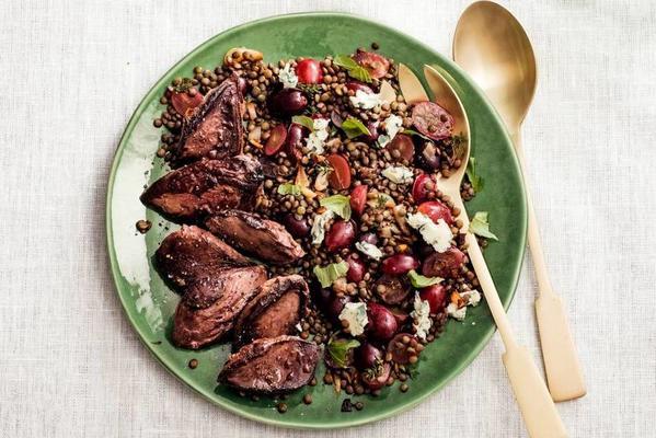 pigeon fillet with lentils and grapes