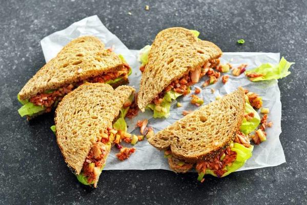 wholegrain tuna sandwich