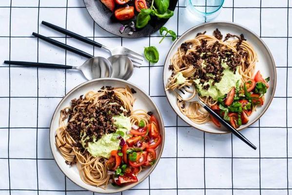 whole wheat pasta with avocado sauce and minced meat