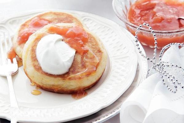pancakes with apricot compote