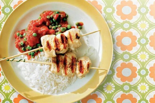 chicken skewers with sweet tomato sauce