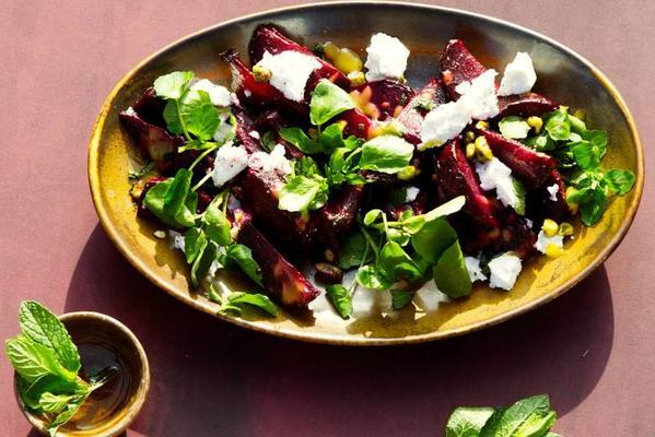 jord's salad of 'cavemanstyle' puffed beets