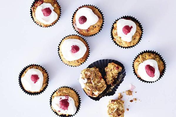 granola breakfast muffins with cottage cheese and raspberries