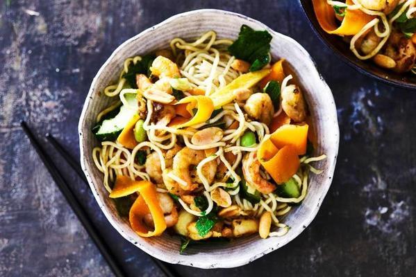 noodle salad with shrimp, carrot and thai curry dressing