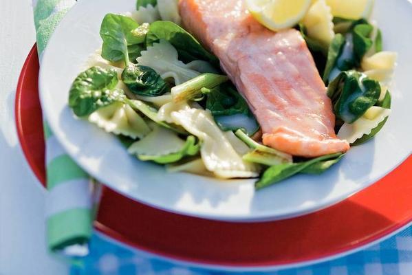 farfalle with spinach and salmon