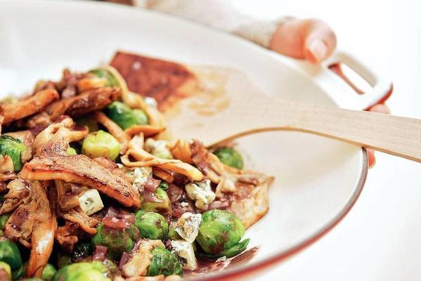 Brussels sprouts and lamb in red wine