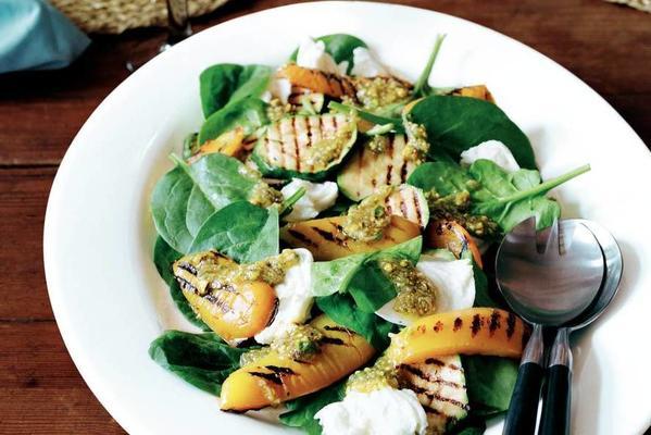 spinach salad with grilled vegetables