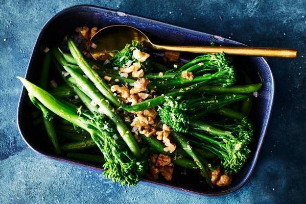 green beans and asparagus broccoli with lemon dressing and walnuts
