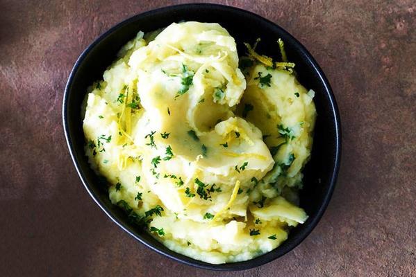 creamy mashed potatoes with parsley and lemon