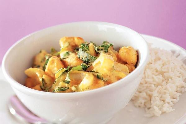 pack soy curry with chicken cubes