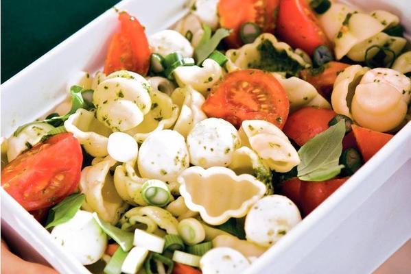 pasta salad with tomato and mozzarella