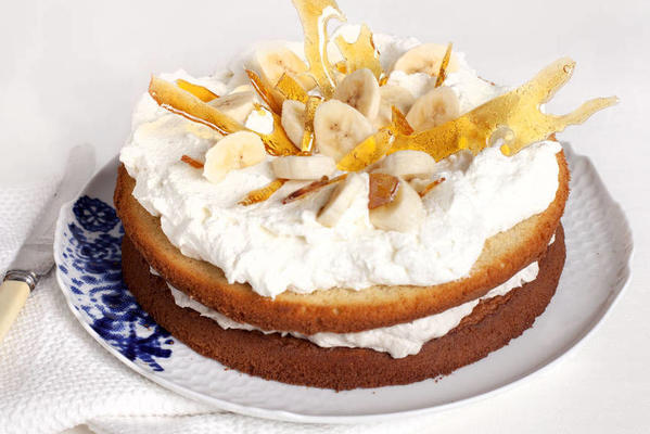 banana cream cake with caramel