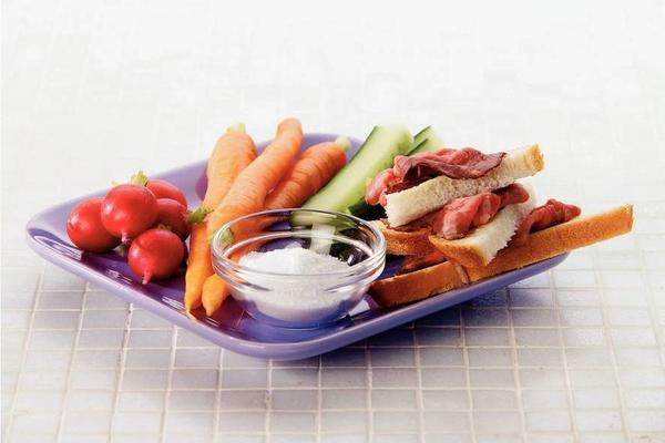 roast beef and raw vegetables with salt dip