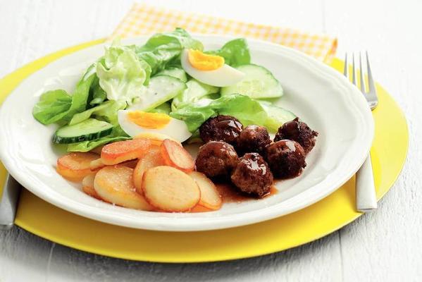 Dutch meatballs with cabbage lettuce